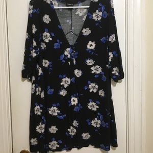 3/4 length sleeve floral top very gently used
